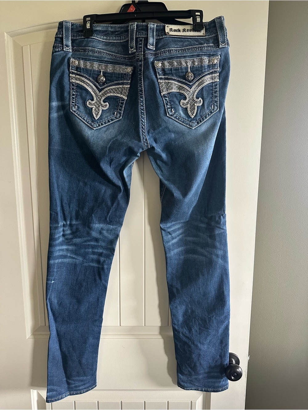 Rock Revival women’s Medium Blue Embellished Back Pocket Skinny Jeans